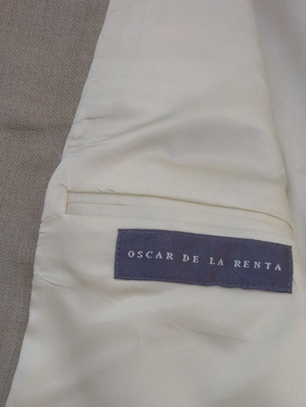 Vintage - Like New Oscar De La Renta Wool/Silk Light Tan Sport Jacket  44R